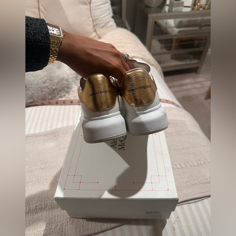 Alexander McQueen Oversized Sneaker - Picture 2 of 7